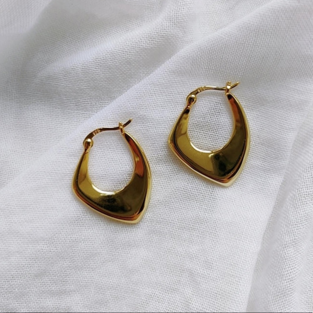 NEW 18K GOLD IRREGULAR HOOP EARRINGS, NICE EARRINGS, CUTE EARRINGS - Picture 2 of 6